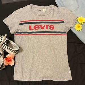 Gray Levi’s Tee